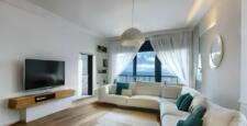 Salon ve Yemek Masası Üzerinde Beton Görünümlü Avize Nasıl Konumlandırılır